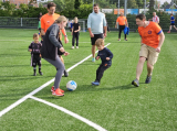 Laatste training S.K.N.W.K. JO7-1 (partijtje tegen de ouders) van maandag 27 mei 2024 (167/180)